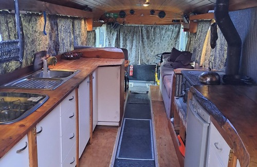 Karapiro House | Get away from it all, relax in a 1971 Bedford bus over looking lake Karapiro