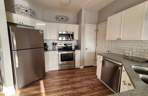Loughman Condo | Get away from it all in a place that's close to it ALL! Renovated - near Disney!
