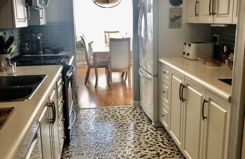 White Rock Condo | Get Away From your Cold Winter to this Lovely Condo by the Sea on the West Coast
