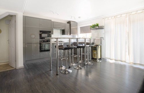 Peacehaven House | Get Away Home With Hot Tub Sleeps 7