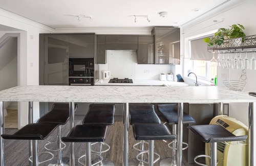 Peacehaven House | Get Away Home With Hot Tub Sleeps 6