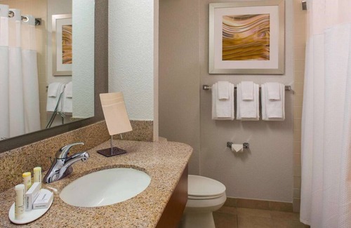 South Lowell Hotel | Get Ready for a Blissful Getaway! 3 Comfortable Units, Near Micozzi Beach