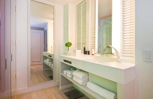 Nassau Hotel | Get Ready for Blissful Getaway! Pools and Water Park! Pet-Friendly Property!