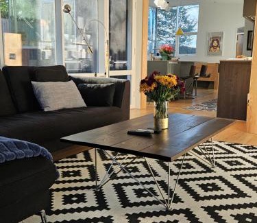 Wheaton-Glenmont House | Get Ready for Spring Mid-Century Modern Relaxing, Retreat