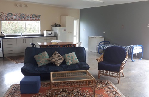 Whangarei Heads House | Getaway by the sea,fishing, surfing,swimming and a happy safe place to stay.