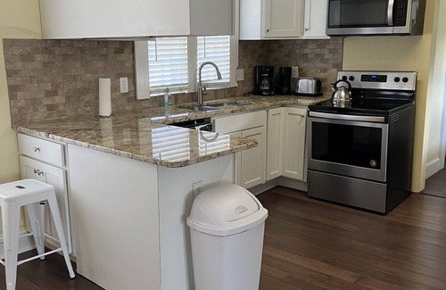 New Bern Cottage | Getaway Country Cottage - Entire house - Unique Find/Outdoor Decking