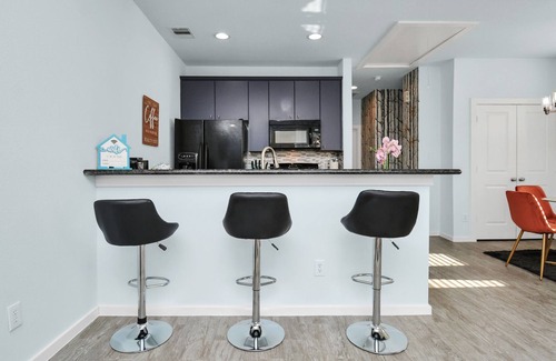 Greater East End House | Getaway on the Bayou | East Downtown Townhome