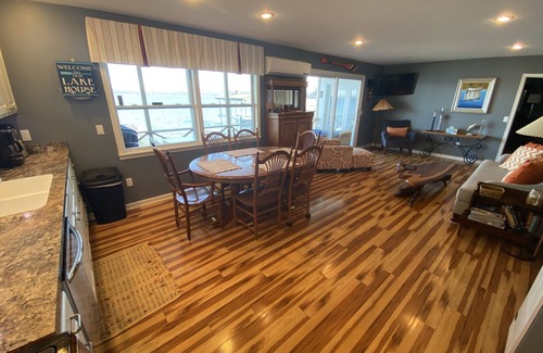 Town of Torrey Cottage | 'Getg Inn' Comfortable Cozy Lakefront Property-Beautiful View