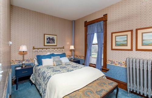 Rush City Hotel | GH3 · #3 Grant House-The Ducat Suite: Avalon in Lavender