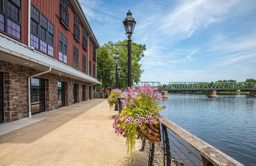 New Hope Hotel | Ghost Light Inn