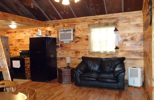 Pittsburg Cabin | Ghost woodnQuiet, Peaceful, Relaxing overall A Great Get Away Cabin!