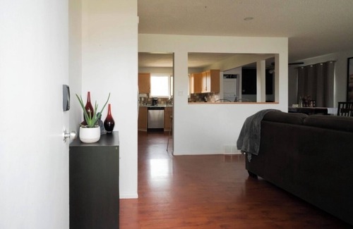 Leduc House | GI Cozy nestled home