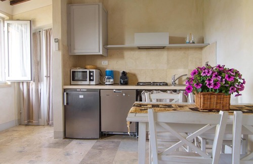 Sovicille Apartment | Giallo/Rosso 2 bedroom 1 bathroom apartment