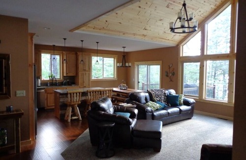 Embarrass House | Giants Ridge Golf/Hike/Swim/Ski- Lake Home, Sleeps 12, Sandy Lake Bottom
