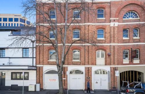 Sullivan's Cove Apartment | Gibson Mill waterfront warehouse apartment - 104