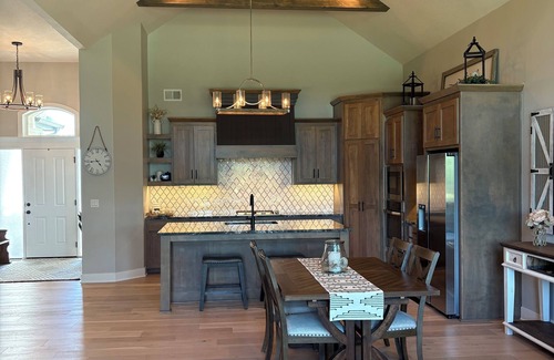 Olathe House | Gigi's Luxury Golfcourse Oasis!