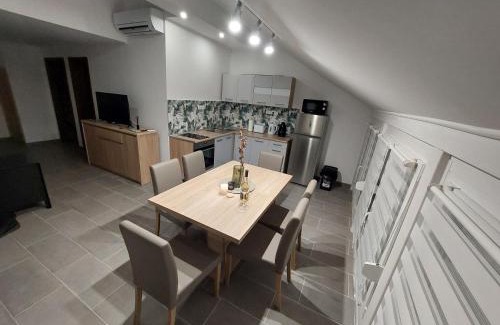 Szanazug Apartment | Gilbert Apartman