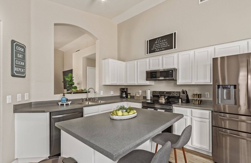 Gilbert House | Gilbert Luxury Remodel ~ EV Charger, 1-Level Comfort, Family & Pet-Friendly