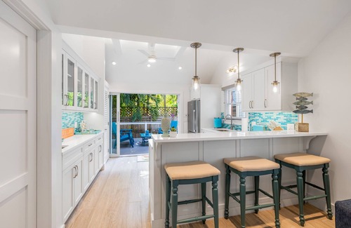 Key West Historic District House | GILLEY'S PLACE ~ Fully Renovated 1 Bedroom, 1 Bath Cottage in Old Town!
