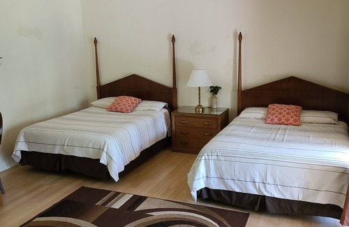 Volcano Bed & Breakfast | Ginger Room