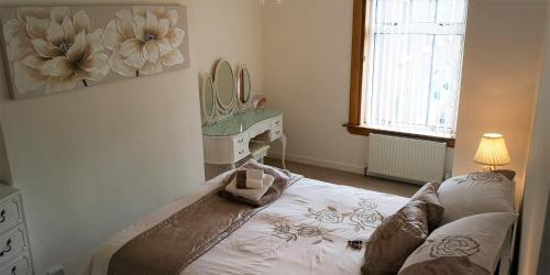 Tillicoultry Apartment | Ginger's