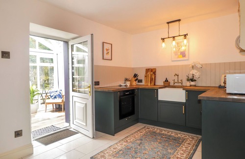 Mey Cottage | GINGERBREAD HOUSE, romantic, country holiday cottage in Thurso