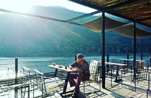 Soc Son Cabin | GISY Lake House 2F