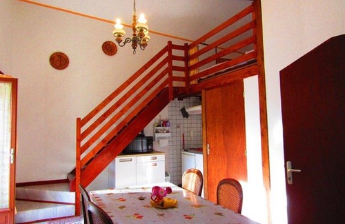 Chateau-Verdun House | Gite 4 - Le Cairn - bed and breakfast
