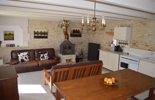 Saint-Pierre-d'Amilly House | Gite 4: Swallows 4 bedrooms for 10 people