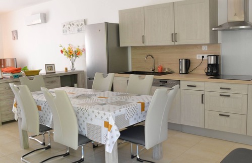 Salleles-d'Aude Apartment | Gîte Ambroisie great comfort with a view on the vineyard