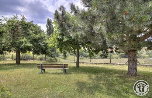 Saint Jacques des Arrets House | Gite au calme avec belle vue - Merisier