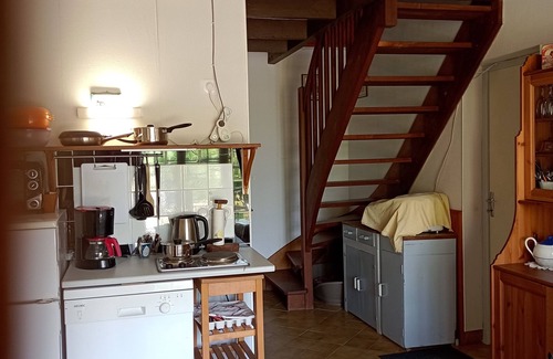 Lanouee Apartment | Gîte "B & B" La Clôture "Josselin a tourist town with beautiful chateau.