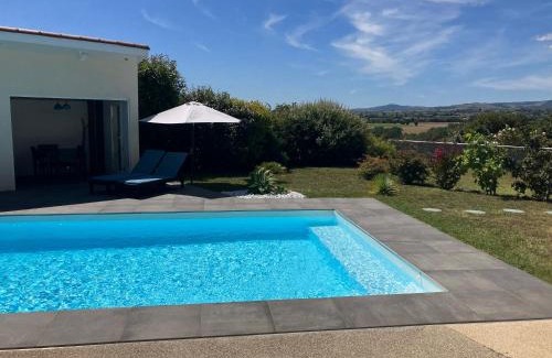 Saint-Andeol-le-Chateau House | Gite BamBou avec piscine