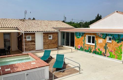 Narbonne House | Gite Blanco y Madera