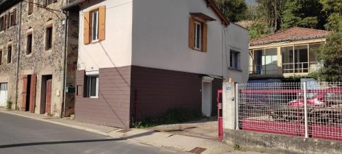 Vals-les-Bains House | Gite bord riviere volane
