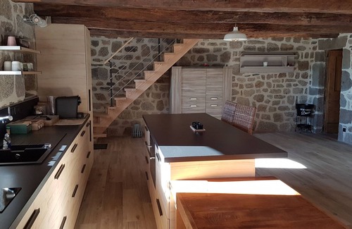 Alpuech House | Gite: Buron Isolé Proche de Laguiole -aubrac-aveyron