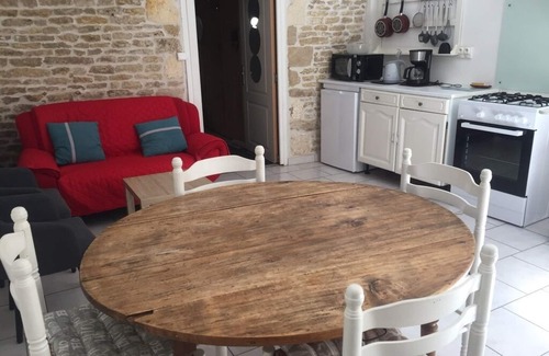 Le Chateau-d'Oleron House | Gite du vieux bourg" Mimosa" Le Chateau