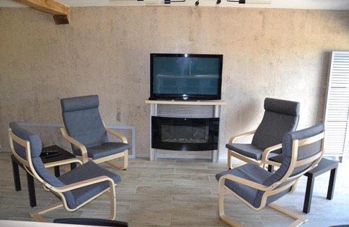 Salles-la-Source House | Gite Entre Causse et Vallon, tout confort pour 4 personnes dans grange rénovée au coeur de l'Aveyron