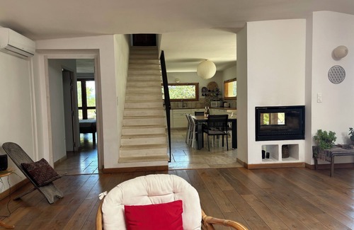 Saint-Saturnin-les-Apt House | Gîte "La Source" in the heart of nature, with spacious living areas
