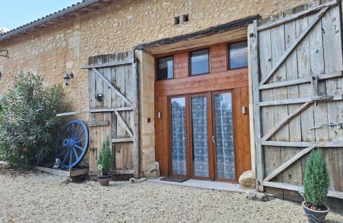 Saint-Privat-en-Perigord Apartment | Gite La Vieille Grange, with pool in the Dordogne