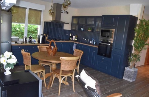 Eymet Cottage | Gite Le Refuge des Epicuriens Swimming pool Sauna and Spa. Electric bikes