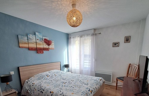 Juniville House | Gite Lucien with heated indoor pool near Reims
