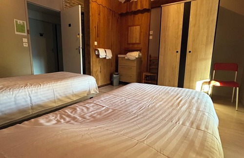 Orainville Bed & Breakfast | Gîte + Party room + Bedroom with private shower & toilet