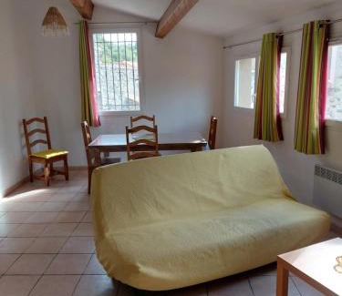 Pezilla-de-Conflent Apartment | GIte place République