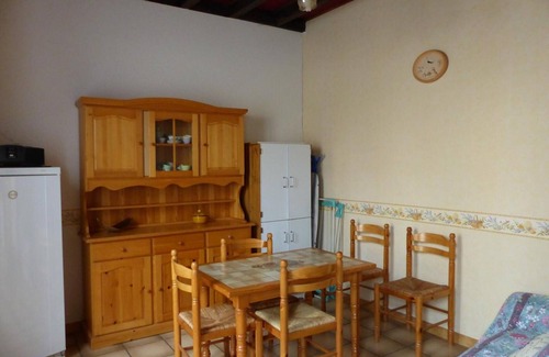 Saint-Germain-des-Fosses Cottage | Gite Saint-Germain-des-Fossés, 4 bedrooms, 8 persons