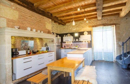 Saint-Pierre-de-Chignac Cottage | Gite Saint-Pierre-de-Chignac, 5 bedrooms, 11 persons
