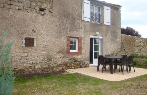 Saint-Priest-d'Andelot Cottage | Gite Saint-Priest-d'Andelot, 2 bedrooms, 4 persons