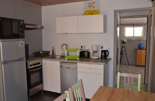 Lagorce Cottage | Gite with private spa and enclosed terrace close to shops and rivers