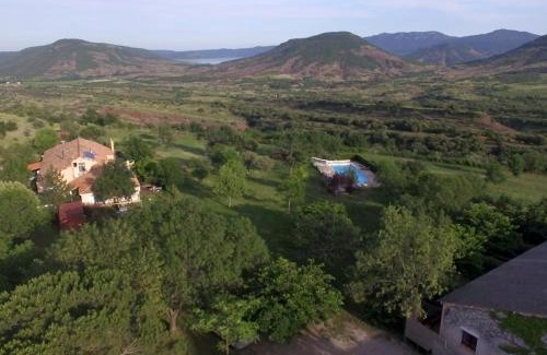 La Celle-sous-Gouzon House | Gites au Cœur de la Nature, Piscine et Vue sur le Lac du Salagou