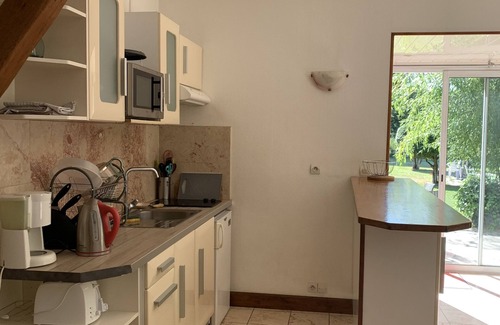 Montigny-sur-Loing Apartment | Gites between Fontainebleau forest, along the river with tennis & pool access